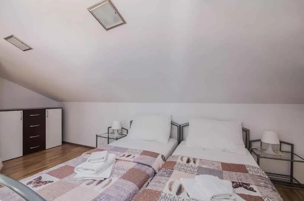 Apartment In Njivice - Insel Krk 54169